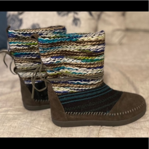 TOM’S boots Size 8 - Picture 2 of 6